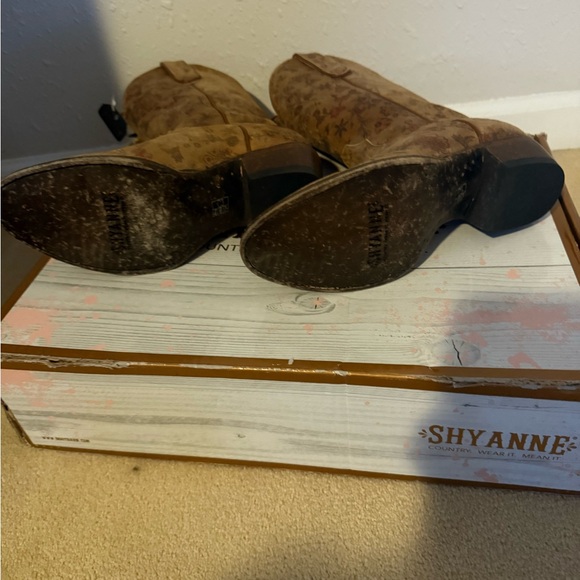 Shyanne Brown Heeled Boots with Rustic Western Charm - Picture 3 of 4